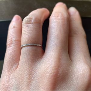 Women’s 14k solid white gold diamonds ring.